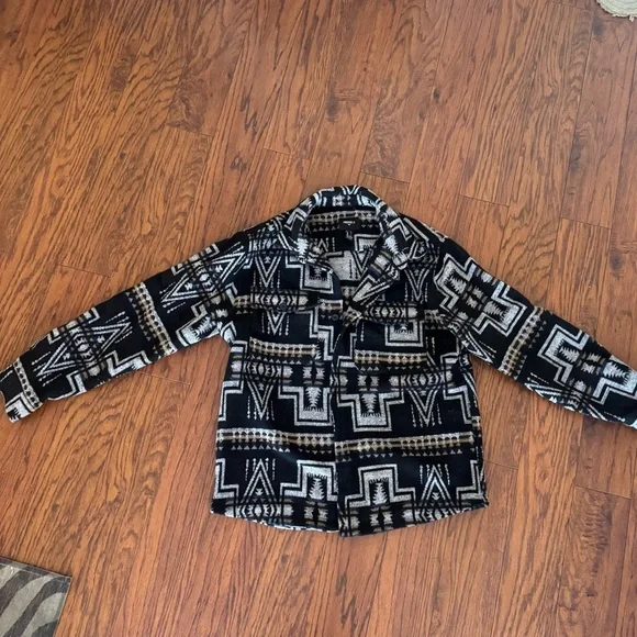 Forever 21 Aztec Print Button Down Woolen lightweight Lapel Shirt Jacket/Shacket - Picture 1 of 15